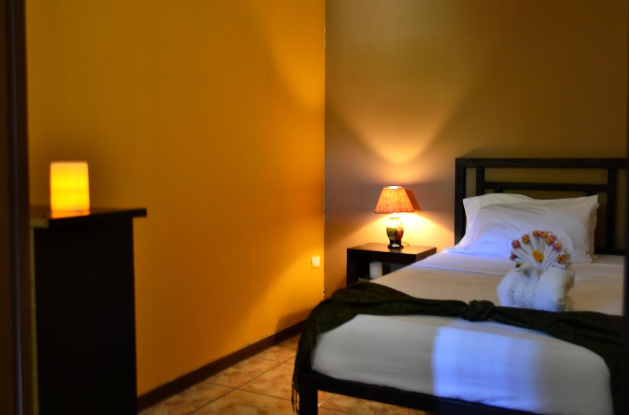 Hotel Casa Aura Cartago Exteriör bild