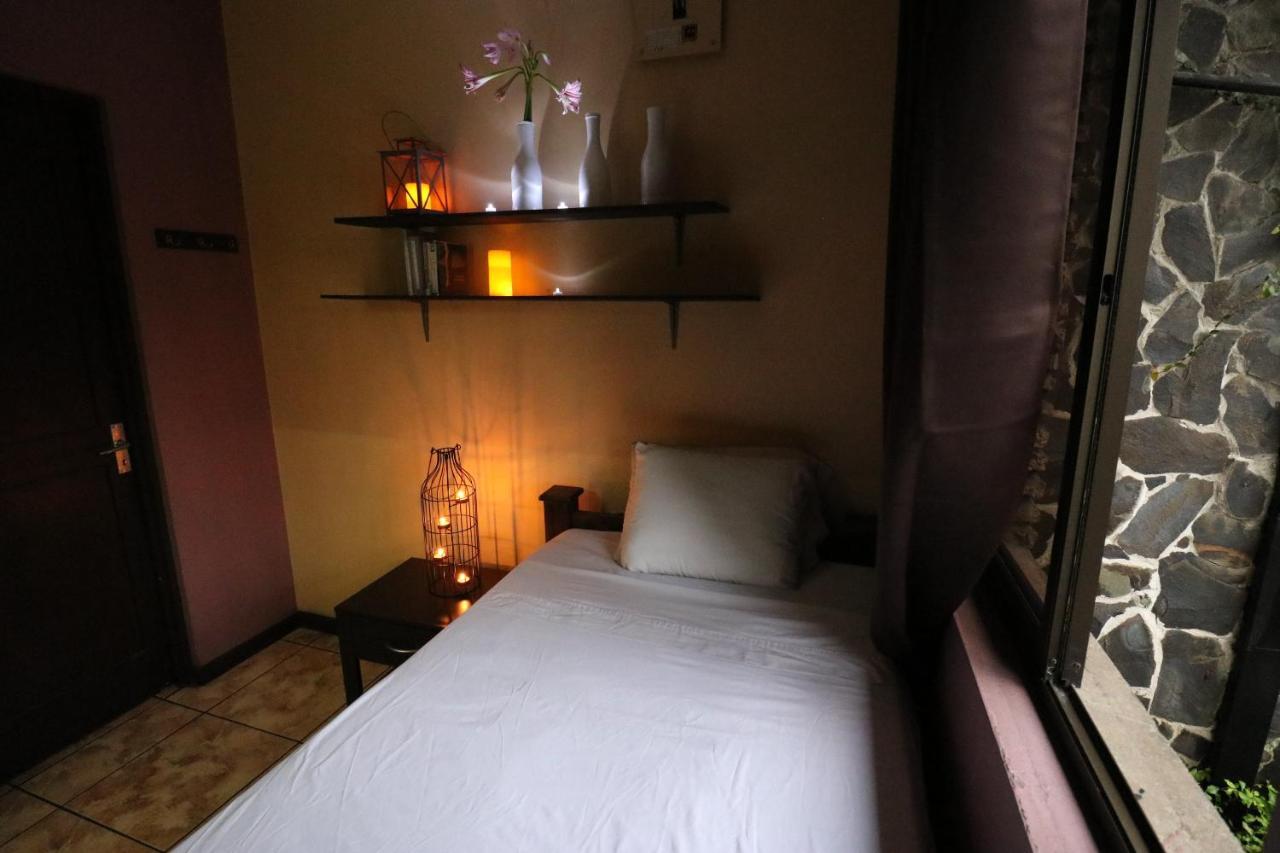 Hotel Casa Aura Cartago Exteriör bild